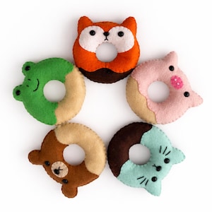 Patrón de costura de donas de animales de fieltro: zorro, rana, cerdo, oso y gato (descarga en PDF)