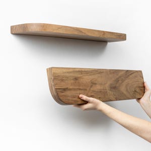 Rustikales Holzregal im Rustikalen Stil - Stilvolles Dekor um eine Warme und Elegante Atmosphäre in Ihrem Zuhause zu Schaffen