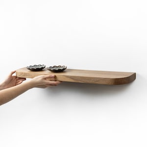 Étagère flottante à bords arrondis - Étagère murale moderne en bois pour le rangement ou la présentation dans le salon ou le bureau