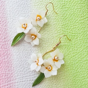 White Daffodils Narcissus Flowers with Leaves Shrink Plastic Dangled Drop Earrings, Handmade Earrings, Gift for Her, Spring Flower Earrings image 7