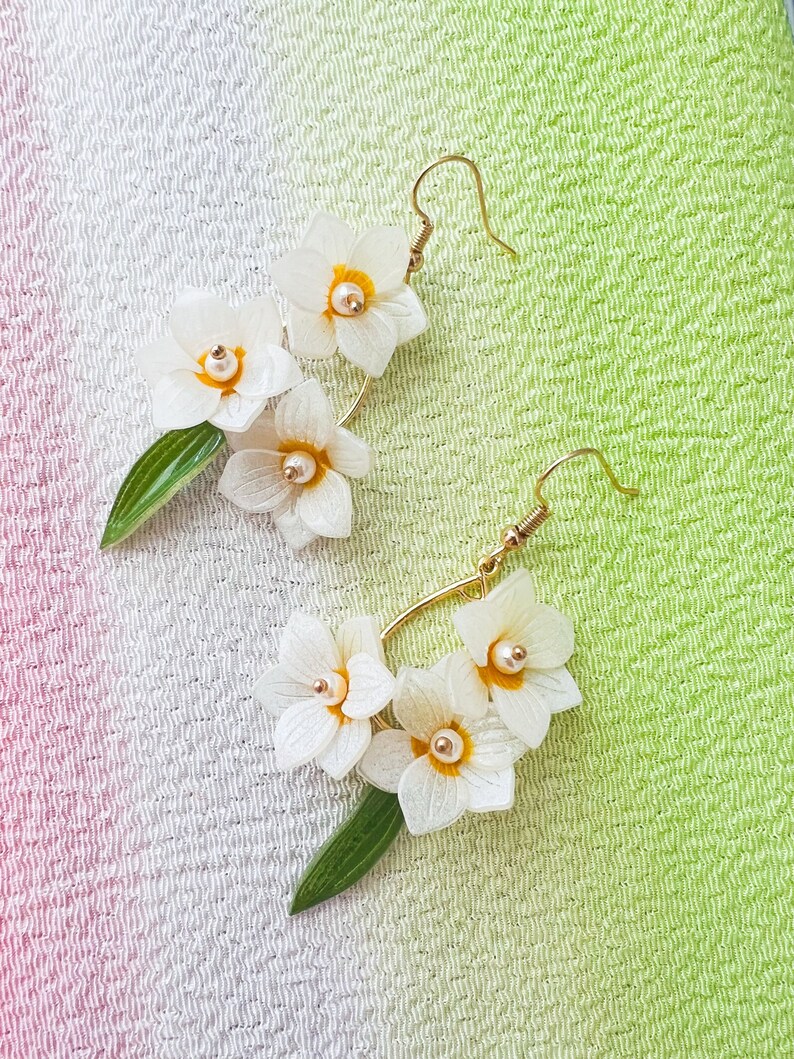 White Daffodils Narcissus Flowers with Leaves Shrink Plastic Dangled Drop Earrings, Handmade Earrings, Gift for Her, Spring Flower Earrings image 7