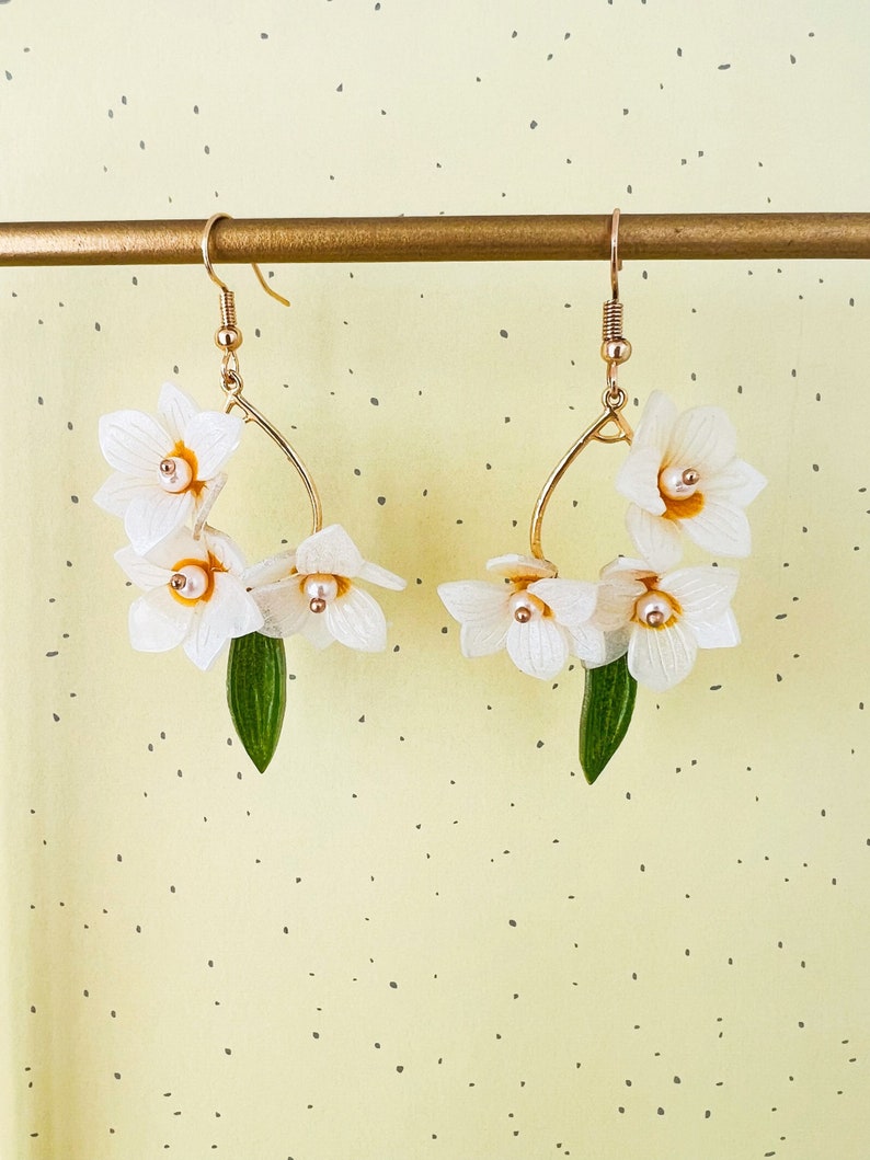 White Daffodils Narcissus Flowers with Leaves Shrink Plastic Dangled Drop Earrings, Handmade Earrings, Gift for Her, Spring Flower Earrings image 6