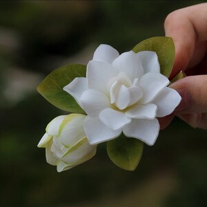Shrink Dink White Gardenia Flowers with Green Leaves Hair Alligator Clip, Handmade Hairpiece, Bridal Hair, Gift for Her