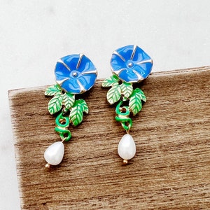 ■VINTAGE HOLLYWOOD■ Bellflower Earrings VH2336EA013B Bellflower Earrings - Etsy