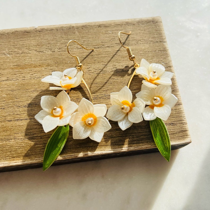 White Daffodils Narcissus Flowers with Leaves Shrink Plastic Dangled Drop Earrings, Handmade Earrings, Gift for Her, Spring Flower Earrings image 1