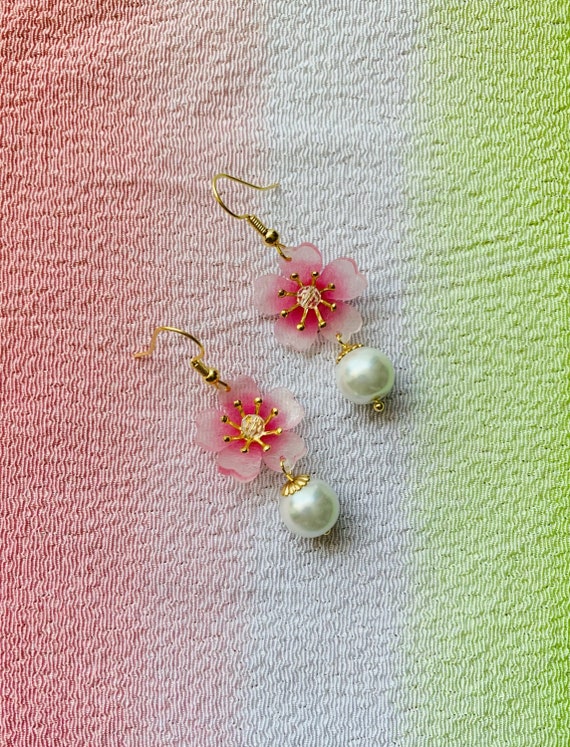 Cherry Blossom Pink Sakura Flower with Pearl Drops Japanese Earrings, Handmade Earrings, Aesthetic Earrings, Kawaii Earrings, Gift For Her