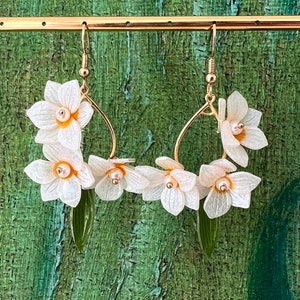 White Daffodils Narcissus Flowers with Leaves Shrink Plastic Dangled Drop Earrings, Handmade Earrings, Gift for Her, Spring Flower Earrings image 2