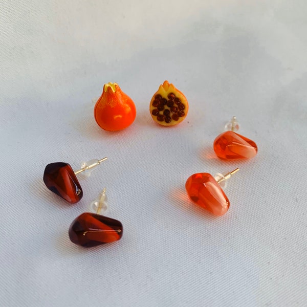 Rode granaatappel fruit/zaden miniatuur S925 Stud Oorbellen, fruit minnaar cadeau, handgemaakte oorstekers voor fruitliefhebbers