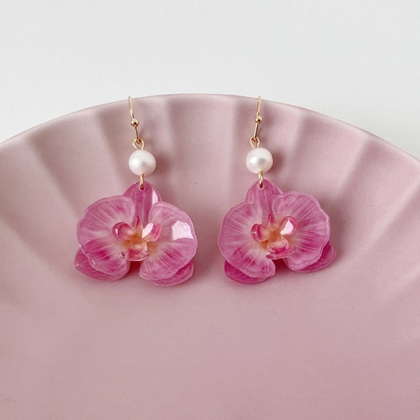 Boucles d'oreilles pendantes en plastique rétractable fleur d'orchidée rose avec perles d'eau douce, boucles d'oreilles faites main, boucles d'oreilles orchidées, cadeau pour elle