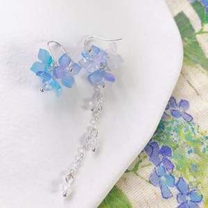 White Blue Ombré Hydrangea Flower with Crystals Asymmetrical Dangled Drop Earrings, Handmade Earrings