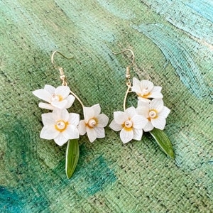 White Daffodils Narcissus Flowers with Leaves Shrink Plastic Dangled Drop Earrings, Handmade Earrings, Gift for Her, Spring Flower Earrings image 3