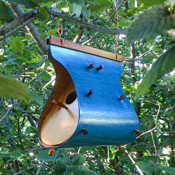 Cabane à oiseaux pincée de pinsons - Maison d'oiseaux suspendue de style cottage moderne fabriquée à la main - pour oiseaux chanteurs comme les mésanges roselins et les hirondelles