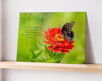 確かな助け イザヤ書 41:10 蝶と赤いジニアの花の聖句ウォールアート、すぐに飾れるメタルプリント、クリスチャンホームデコレーション、信仰の贈り物