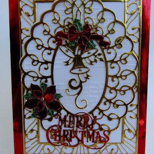 Cartão de Feliz Natal de Luxo em Estilo Vintage Antigo para Alguém Especial. Sinos de Natal Dourados, Azevinho, Poinsétia.