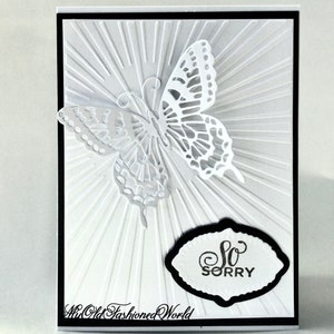 Carte de sympathie, de condoléances, de style vintage à l'ancienne avec un papillon.