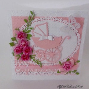 Romantische Old Fashioned Vintage Style New Baby Girl, Baby Shower, Karte mit rosa Kinderwagen, Schmetterling, Spitze, Band, rosa Rosen.
