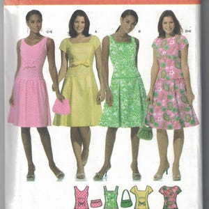 Vestido para señoritas pequeñas con variaciones de corpiño y falda y bolso; Simplicity 4675; patrón de costura sin cortar en varios tamaños