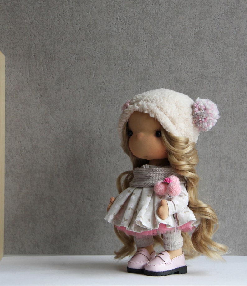 Modèle de couture et kit Poupée textile Anna 9 pouces /22 cm, Tutoriel de poupée avec tissu, Poupée mignonne avec joues, poupée de chiffon faite à la main image 4
