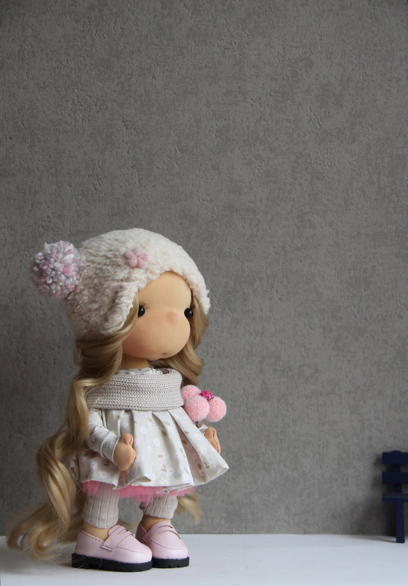 Modèle de couture et kit Poupée textile Anna 9 pouces /22 cm, Tutoriel de poupée avec tissu, Poupée mignonne avec joues, poupée de chiffon faite à la main image 3