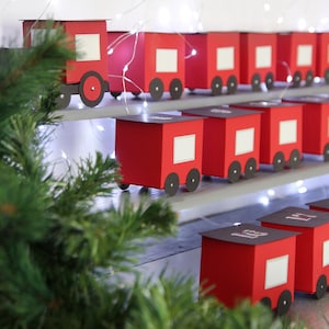 Rote Eisenbahn Adventskalender Schachteln. DIY-Adventskalender-Kit Countdown bis Weihnachtszug.