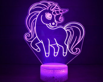 Eenhoornlamp perfect voor ponyfans, fantasieliefhebbers, jonge en oude fans. LED Lamp met 16 kleuren en 4 opties.