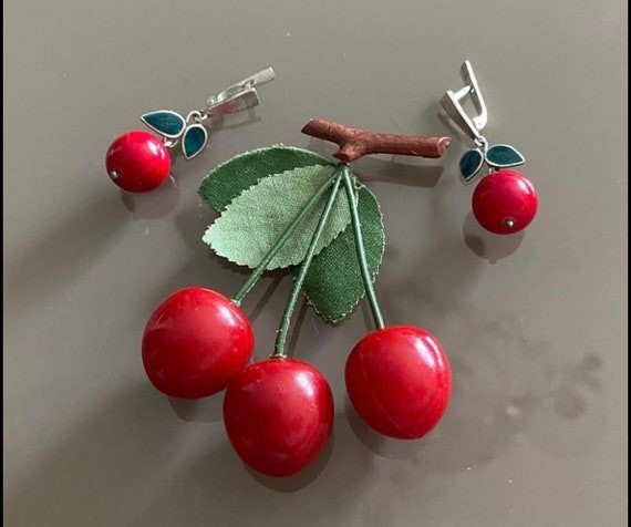Lovely Vintage Cherry set