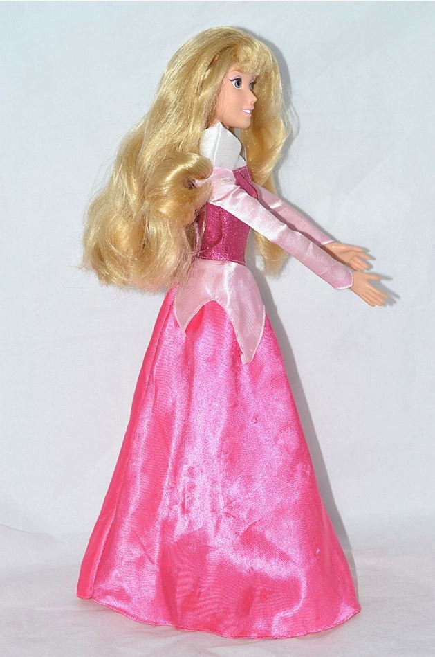 AURORA 17 Disney Store Exclusive Princess Doll Singing Once Upon a