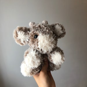 Fluffy mini highland cow - Sable, crochet cow, crochet highland cow, cow plushie, fluffy cow, crochet plushie, brown cow,Christmas gift