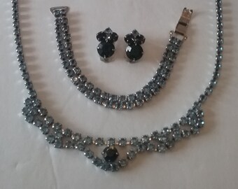 Orecchini clip bracciale collana di strassa blu