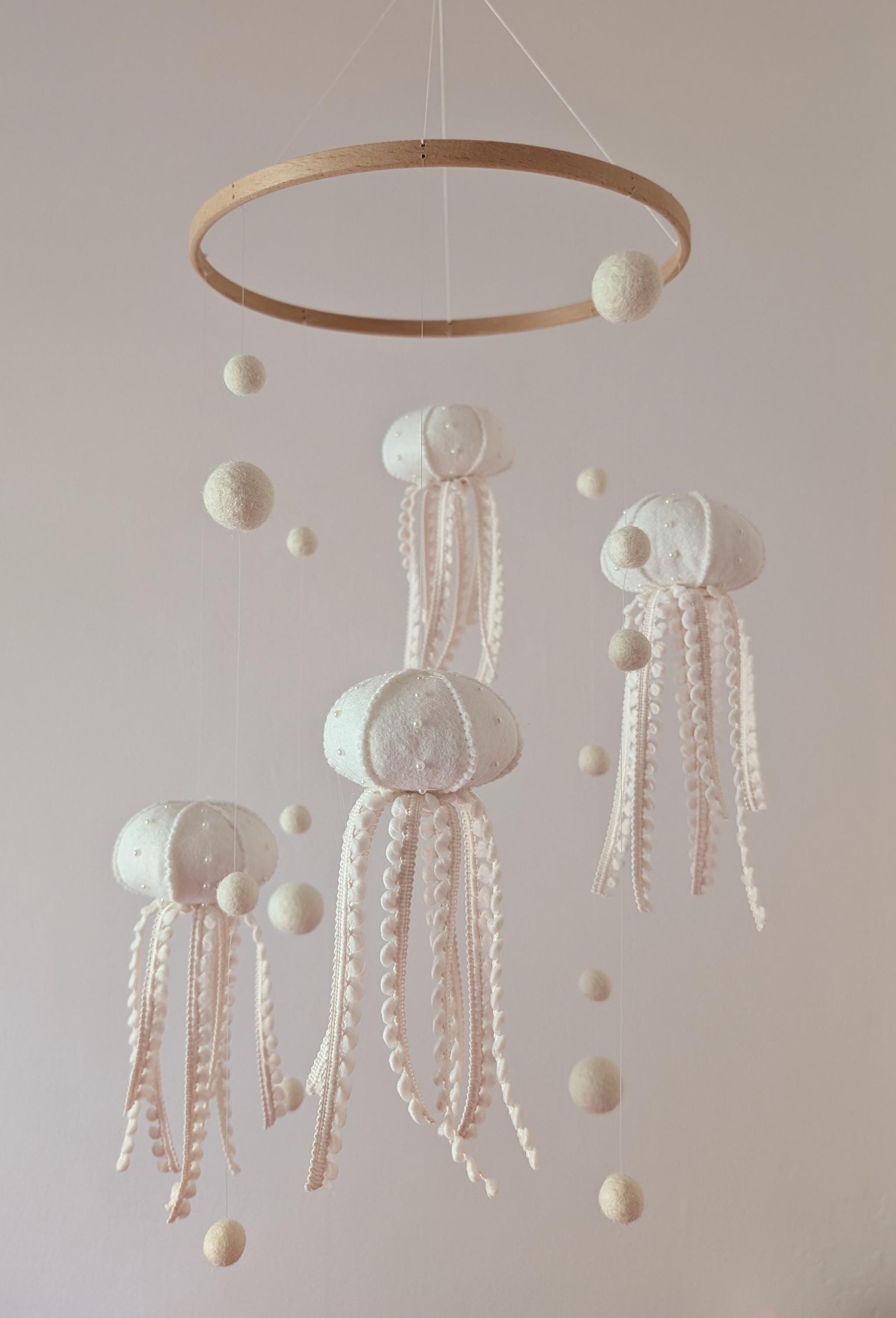 Mobile pour bébé océan neutre, chambre d'enfant sur le thème de la mer, mobile pour bébé avec méduses, mobile pour berceau de pieuvre, mobile pour berceau de dauphin, cadeau de vie marine, cadeau de bébé