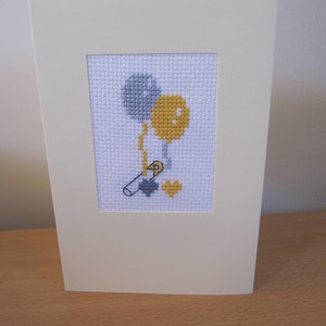 Cross Stitched kaart - Paar ballonnen met veiligheidsspeld en harten