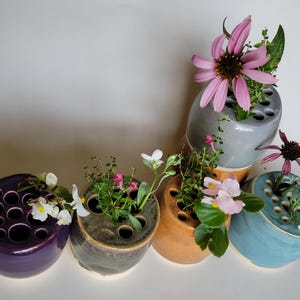Flower Frog Vase/Handmade Ceramic Pottery Flower/White Gray Lavender Pottery Gift/Holder for Plant Cutting/Ikebana Vase/Floral Design/