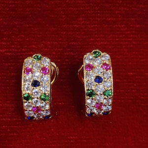 Boucles d'oreilles Huggie imitation diamant, saphir, émeraude et rubis de 1,35 ct, plaquées or jaune 18 carats, cadeau pour elle, cadeau d'anniversaire