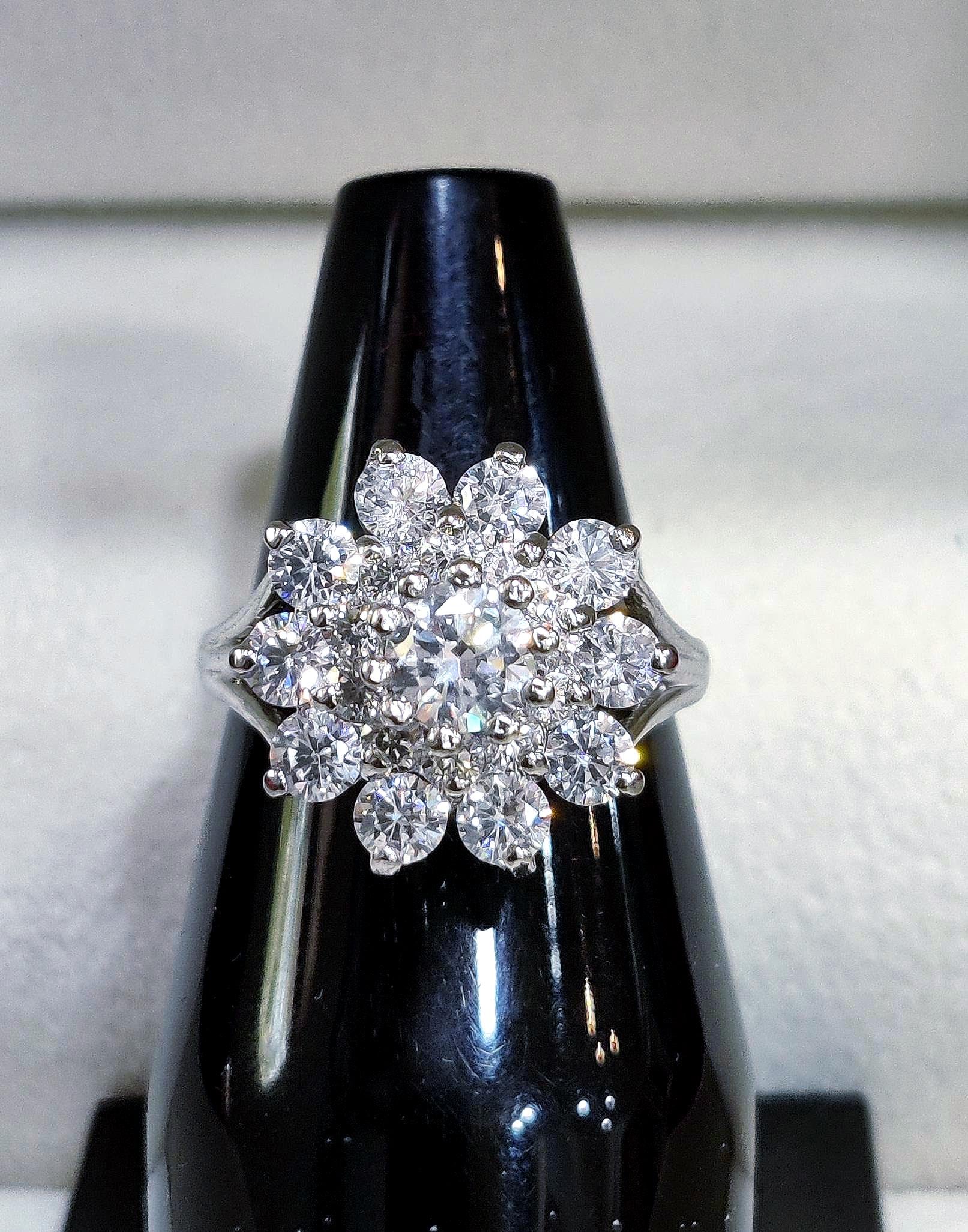 Anillo de flor de diamante simulado: anillo de cóctel de plata esterlina de 2,1 ct