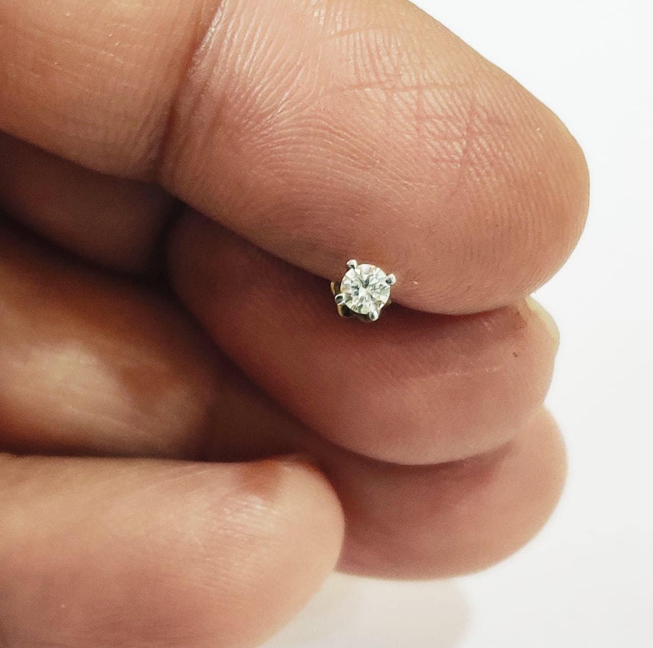 Vvs1 diamond nose best sale stud