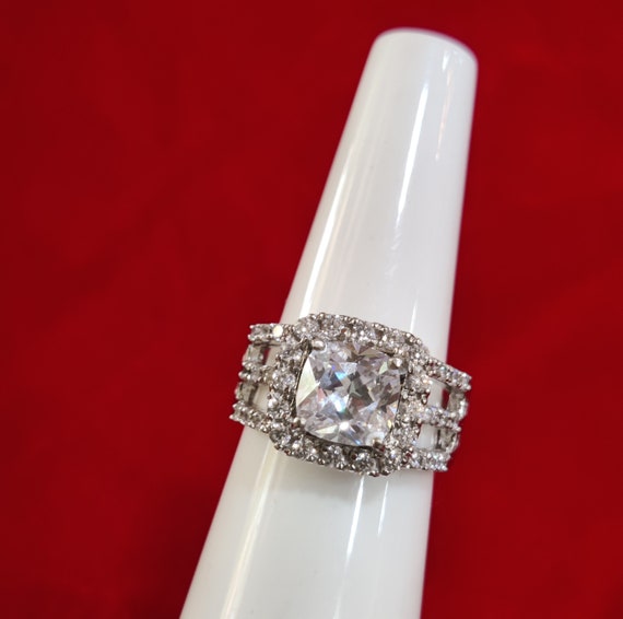 Bague De Fiançailles Halo Diamant Simulé 2,43 Ct - Argent 925, Taille Coussin, Personnalisable Taille 5 à 12