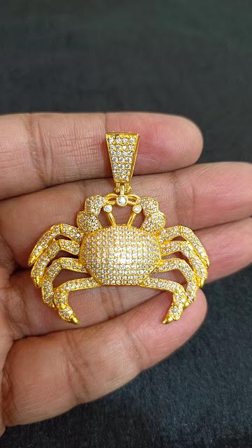 カニペンダント：ダイヤモンドパヴェ蟹座ネックレス、10Kゴールド