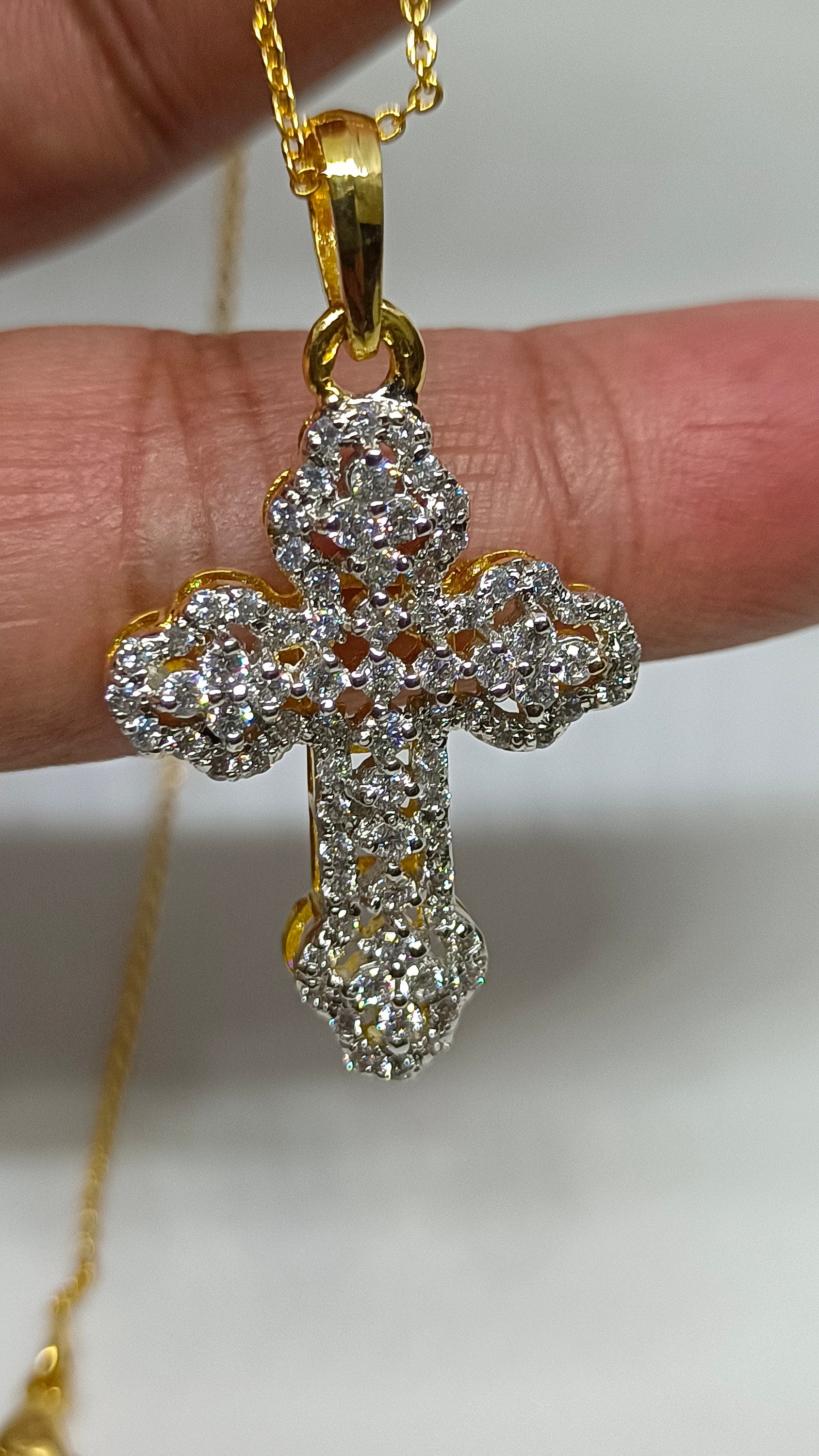 Collana oro bianco 18 kt con ciondolo oro con diamante naturale, firmata Damiani. | Gioielleria Faelutti
