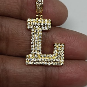 10Kソリッドイエローゴールド仕上げイニシャル「L」レターチャームペンダント、1.75カラットラウンド模造ダイヤモンド、イニシャルペンダント