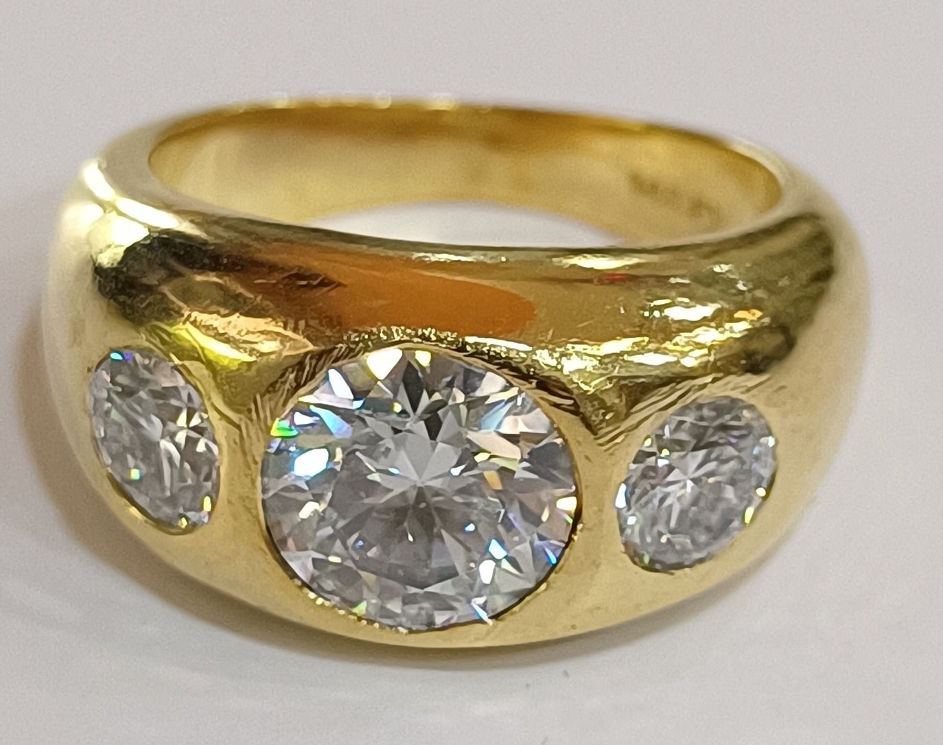 Anello Uomo 3.00 Ct Moissanite Vera &ndash; Mignolo, Argento Placcato Oro Giallo 14K