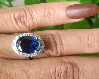 Bague Fiançailles Ovale Saphir Simulé 3 Ct Avec Halo Diamants – Plaqué Or Blanc Argent 925