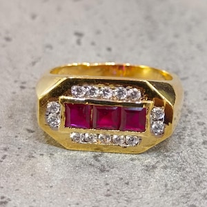 Bague rubis rouge simulé : taille princesse 1,40 ct, plaqué or jaune 14 carats