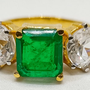 4Ct Asscher Cut Simulierter Smaragd & Diamant 3-Stein Art-Deco-Ehering aus 14 Karat Gelbgold, Jubiläumsgeschenk, Versprechensring