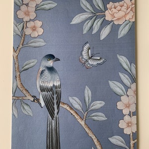 CAMPIONE in STOCK per opera d'arte dipinta a mano in stile Chinoiserie su seta celeste SP-22