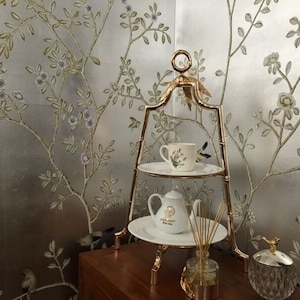 Mural de papel pintado estilo chinoiserie sobre hoja metálica plateada / Decoración para comedor, sala de estar y dormitorio / Jardín de cerezos en flor (G-009)