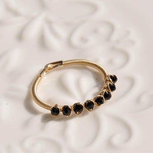 Spinell Multistone Ring schwarz Ringe stapelbar Ring schwarz Stein Draht Wrap Ring hypoallergen Ring stakable personalisierte Ring für ihn.