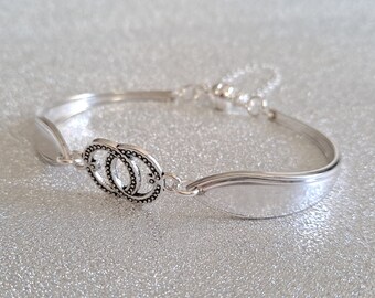 Vintage cutlery bracelet with a circular design connector, safety chain and magnetic clasp.