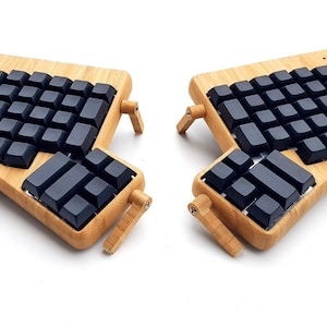 Custodia in bambù artigianale per tastiera ErgoDone - Custodia in legno personalizzata, ergonomica e lavorata a CNC