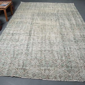 Vintage Turkish Rug, Handknotted Anatolian Carpet, Large 6,8x10,1 ft Rug, 208x307 cm, Traditional Floral Design, Home Decor Carpet
