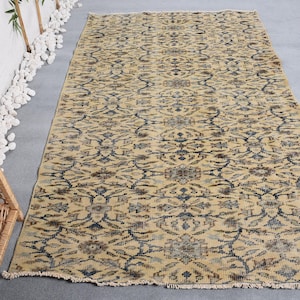 Turkish Vintage Rug, Anatolian Carpet, Living Room Decor, Handwoven Rug, Floral Design, 137x224cm, 4x7ft